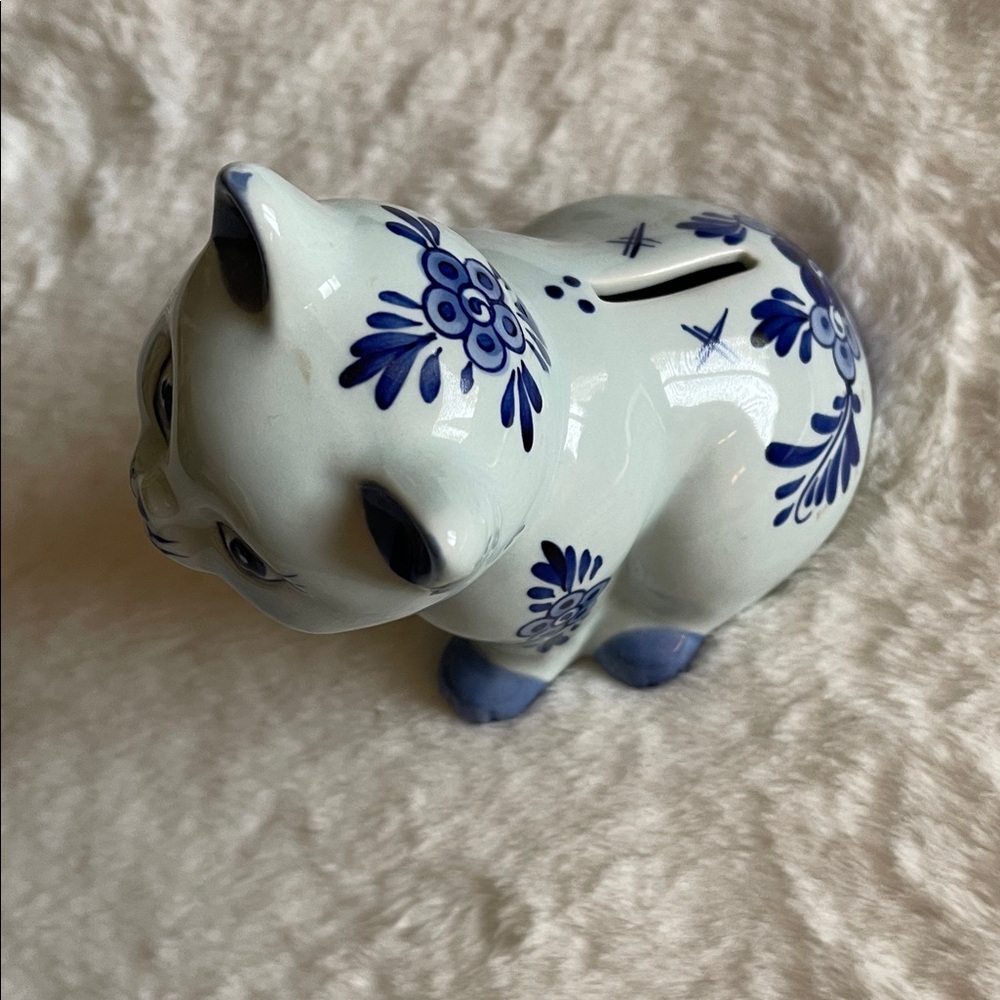 Delft Blue and White Ceramic Cat Bank - Picture 2 of 4